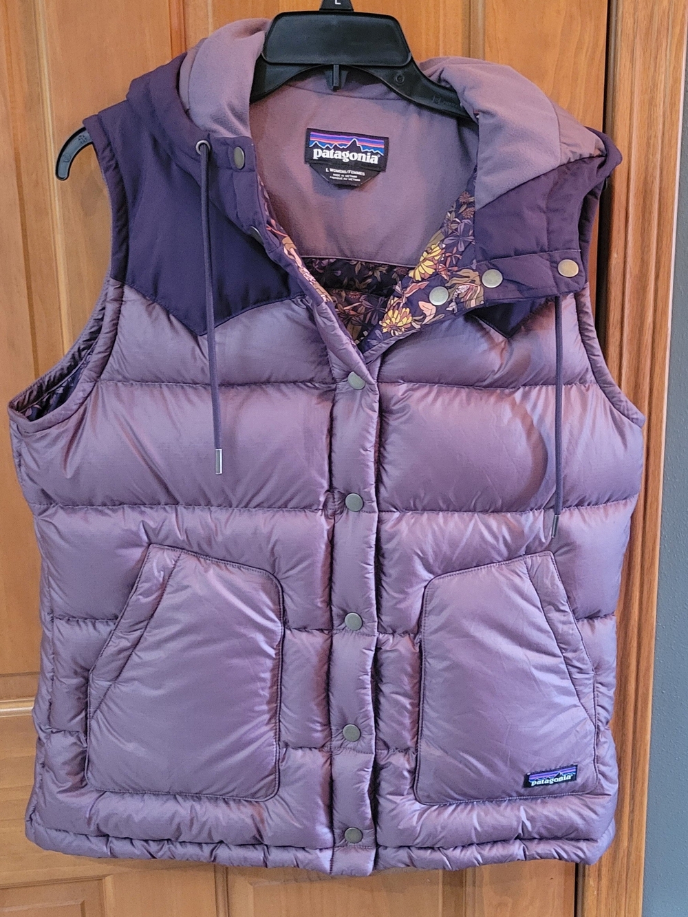 Patagonia Women's Lavender Purple Hooded Puffer Vest